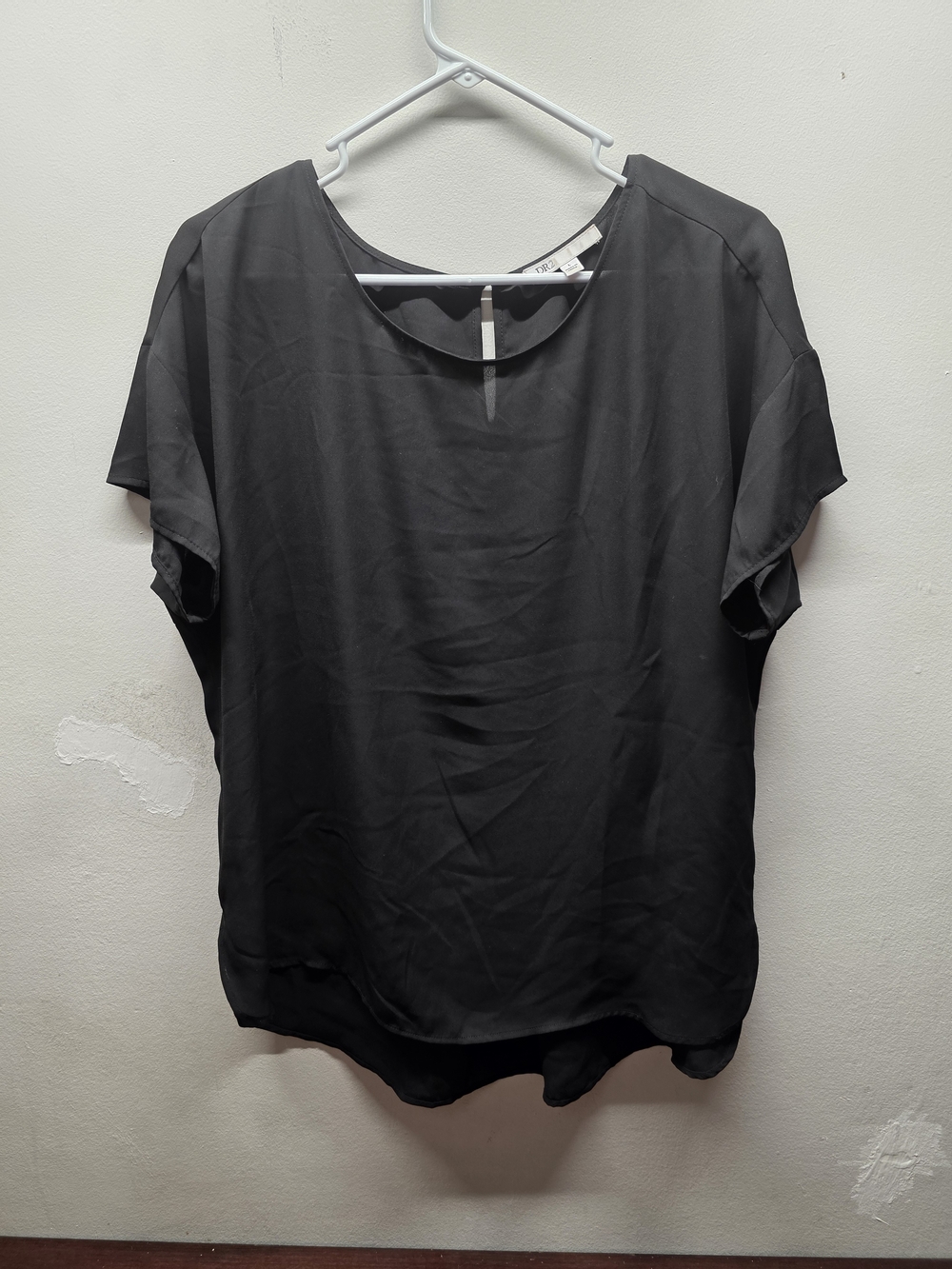 DR2 Black Short-Sleeve Rounded-Neck Blouse
